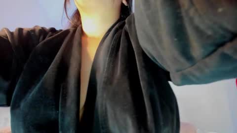 Snapshot of emiily15_ chatting on November 18, 6:23 pm Emi online show from November 18, 6:23 pm