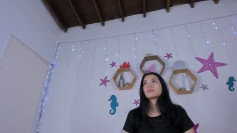 Snapshot of emiily_parkerr chatting on December 28, 9:20 am Emily online show from December 28, 9:20 am