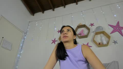 Snapshot of emiily_parkerr chatting on February 6, 3:06 am Emily online show from February 6, 3:06 am