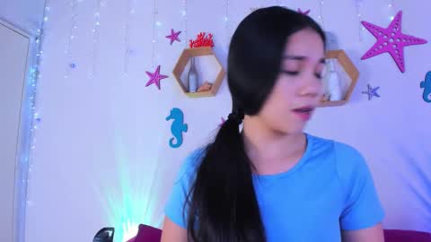 Snapshot of emiily_parkerr chatting on December 3, 3:03 am Emily online show from December 3, 3:03 am