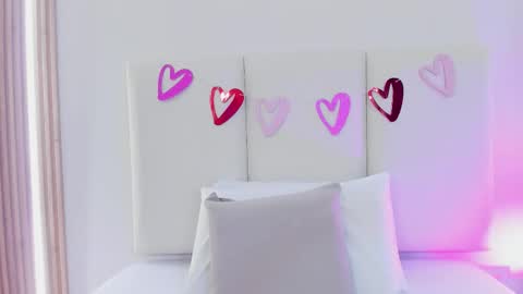 EMILY ROBERTS online show from February 14, 7:21 pm