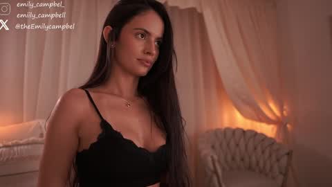 Snapshot of emiilycampbell chatting on October 25, 11:43 pm Emily Campbell online show from October 25, 11:43 pm