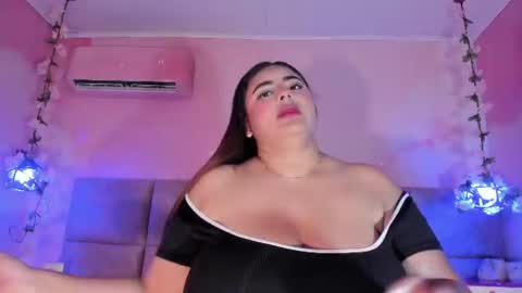 Snapshot of emiilygrace_ chatting on June 15, 11:34 am Emiily Grace online show from June 15, 11:34 am