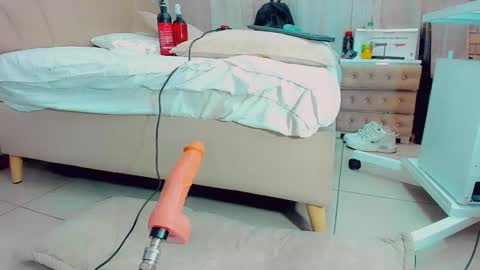 Snapshot of emiilysaenzz chatting on February 23, 4:35 pm EmillySaenz online show from February 23, 4:35 pm