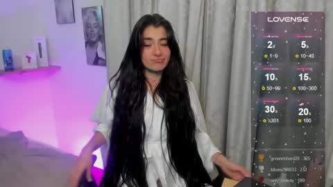 emilayton_ online show from January 25, 10:40 am