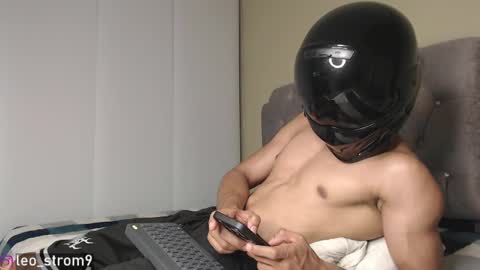 Snapshot of emile_239 chatting on December 17, 3:50 am emile_239 online show from December 17, 3:50 am