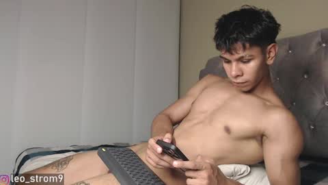 Snapshot of emile_239 chatting on December 29, 3:33 am emile_239 online show from December 29, 3:33 am