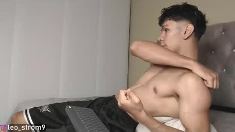 Snapshot of emile_239 chatting on February 7, 4:37 am emile_239 online show from February 7, 4:37 am