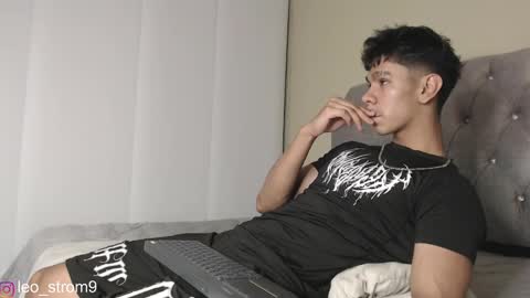 Snapshot of emile_239 chatting on February 18, 3:10 am emile_239 online show from February 18, 3:10 am