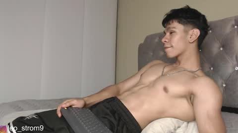 Snapshot of emile_239 chatting on February 22, 2:50 am emile_239 online show from February 22, 2:50 am