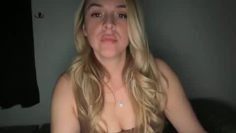 Snapshot of emilelovesyou chatting on January 17, 7:02 am emilelovesyou online show from January 17, 7:02 am