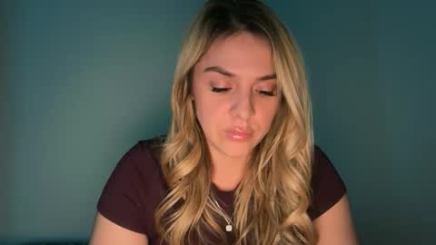 Snapshot of emilelovesyou chatting on January 18, 4:05 am emilelovesyou online show from January 18, 4:05 am