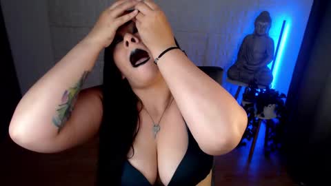 Snapshot of emili_evans_ chatting on December 15, 12:40 am POWERFULL GODDESS EMILI online show from December 15, 12:40 am