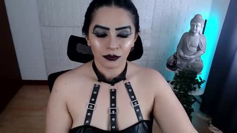 Snapshot of emili_evans_ chatting on June 20, 5:27 pm POWERFULL GODDESS EMILI online show from June 20, 5:27 pm