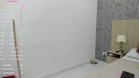 Snapshot of emili_lenus chatting on December 27, 2:33 pm Emili Lenus online show from December 27, 2:33 pm