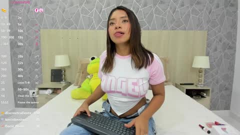 Snapshot of emili_lenus chatting on January 22, 5:17 pm Emili Lenus online show from January 22, 5:17 pm