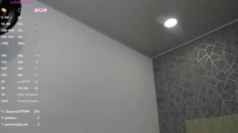 Snapshot of emili_lenus chatting on February 15, 2:22 pm Emili Lenus online show from February 15, 2:22 pm