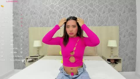 Snapshot of emili_lenus chatting on February 23, 11:22 am Emili Lenus online show from February 23, 11:22 am