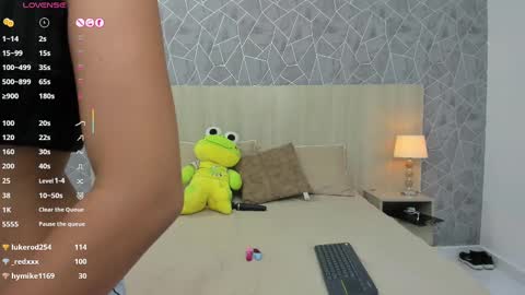 Snapshot of emili_lenus chatting on March 5, 5:39 pm Emili Lenus online show from March 5, 5:39 pm
