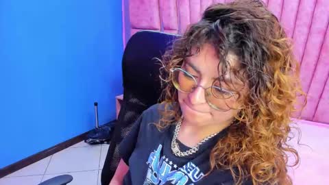 Snapshot of emili_rouse_ chatting on November 9, 5:33 pm Emy online show from November 9, 5:33 pm