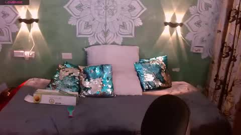 Emili roux online show from February 1, 7:34 pm