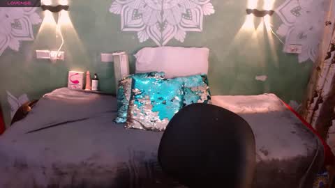 Emili roux online show from February 4, 3:57 pm