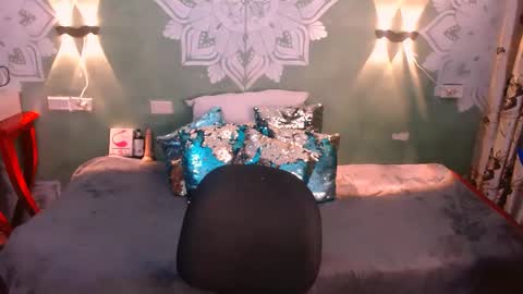 Emili roux online show from February 9, 11:25 am