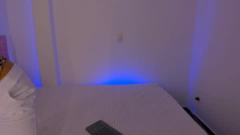 Snapshot of emili_williams10 chatting on July 9, 11:53 pm emili_williams10 online show from July 9, 11:53 pm