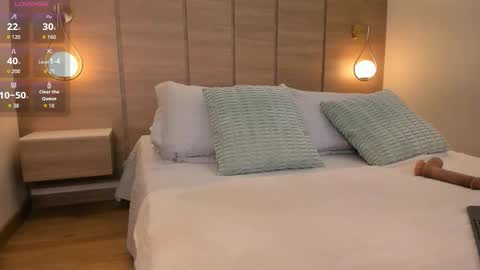 emilia_1040 online show from September 18, 12:18 pm