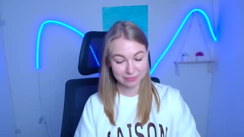 Emilia online show from May 13, 5:38 am