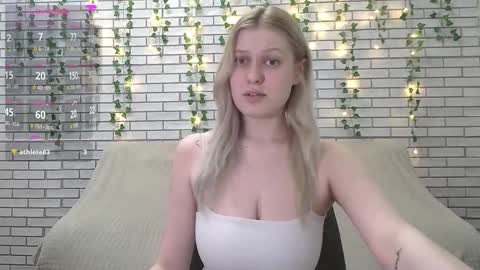 Snapshot of emiliaduchess chatting on February 13, 10:02 am Amili online show from February 13, 10:02 am