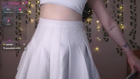 Snapshot of emiliaduchess chatting on March 6, 12:41 pm Amili online show from March 6, 12:41 pm