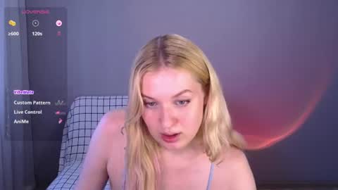 Snapshot of emiliaduchess chatting on July 22, 9:45 am Amili online show from July 22, 9:45 am
