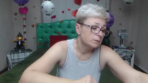 Snapshot of emiliagree chatting on October 29, 6:09 pm EmiliaGree online show from October 29, 6:09 pm