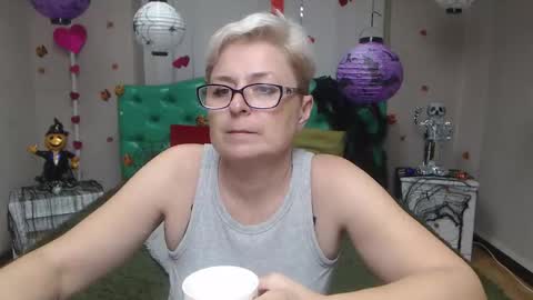 Snapshot of emiliagree chatting on October 31, 7:26 pm EmiliaGree online show from October 31, 7:26 pm