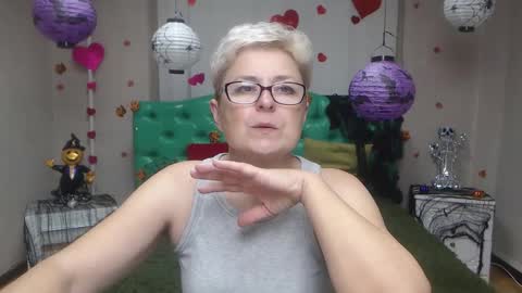 Snapshot of emiliagree chatting on November 3, 5:58 pm EmiliaGree online show from November 3, 5:58 pm