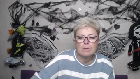 Snapshot of emiliagree chatting on November 4, 6:40 pm EmiliaGree online show from November 4, 6:40 pm