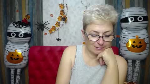 Snapshot of emiliagree chatting on November 5, 6:52 pm EmiliaGree online show from November 5, 6:52 pm