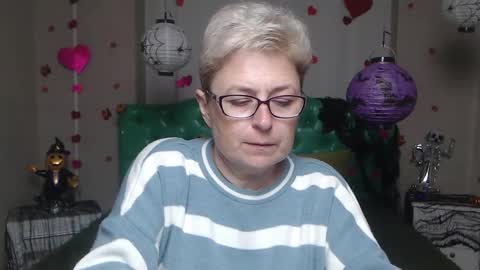 Snapshot of emiliagree chatting on November 8, 6:24 am EmiliaGree online show from November 8, 6:24 am