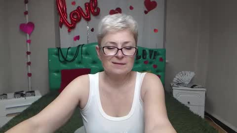 Snapshot of emiliagree chatting on November 18, 6:12 pm EmiliaGree online show from November 18, 6:12 pm