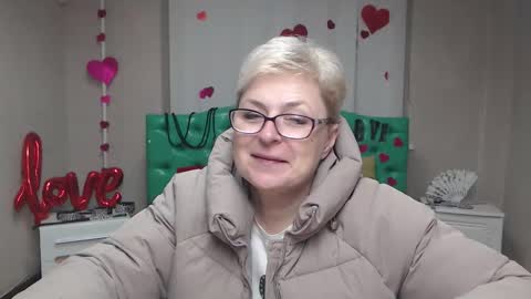 Snapshot of emiliagree chatting on December 2, 6:47 pm EmiliaGree online show from December 2, 6:47 pm