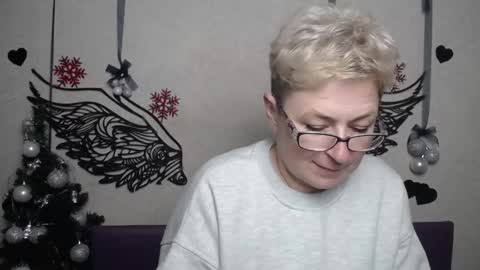 EmiliaGree online show from December 20, 6:15 pm