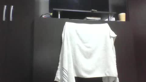 Snapshot of emiliahoney chatting on December 16, 11:59 am emiliahoney online show from December 16, 11:59 am