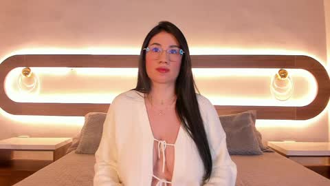 Emilie online show from April 22, 3:09 am