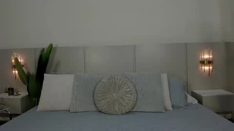 Snapshot of emilie_martinez chatting on May 5, 3:14 am Emilie online show from May 5, 3:14 am