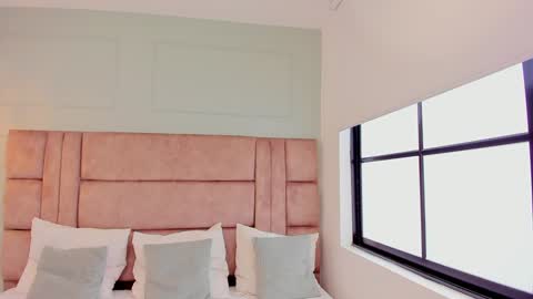 Emillie online show from December 25, 12:15 pm