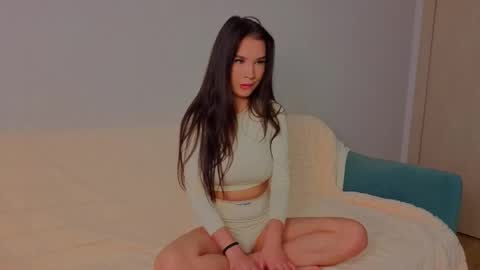 Emilia online show from November 21, 4:44 am