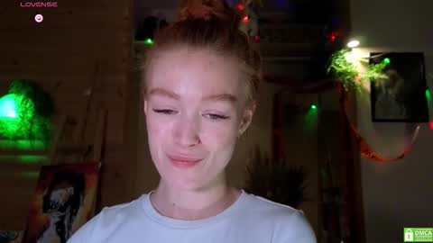 Snapshot of emiliyafox chatting on November 9, 6:06 pm Emi online show from November 9, 6:06 pm