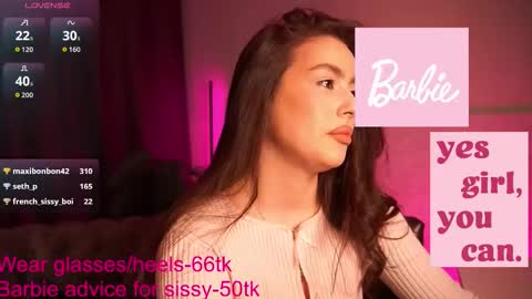 Snapshot of emiliyaroude chatting on November 6, 12:39 pm Emiliya online show from November 6, 12:39 pm