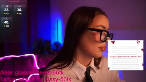 Snapshot of emiliyaroude chatting on November 18, 12:31 pm Emiliya online show from November 18, 12:31 pm